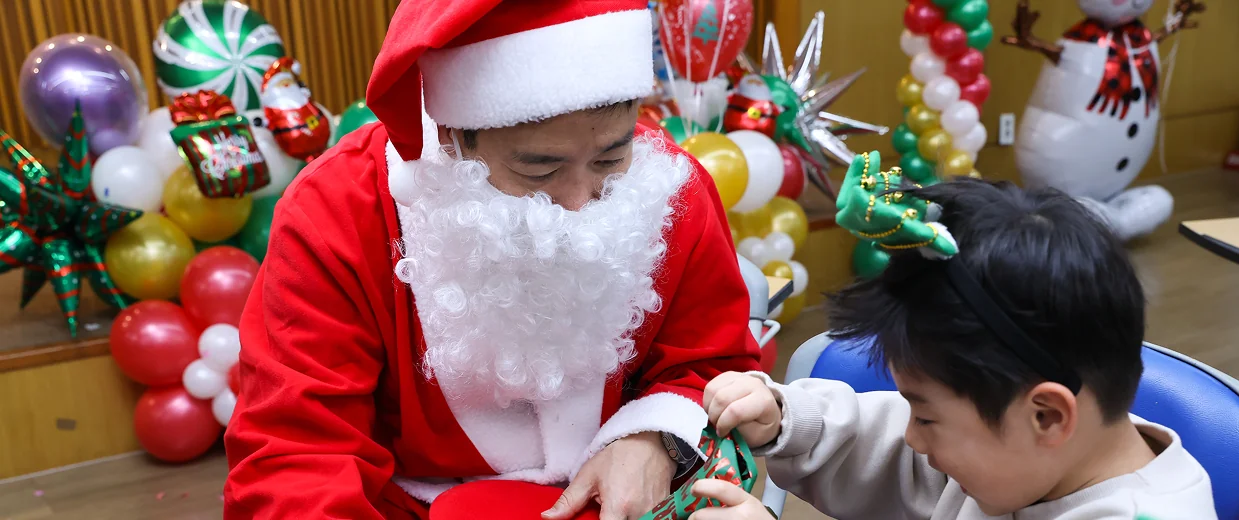 Hope Santa Gift Ceremony