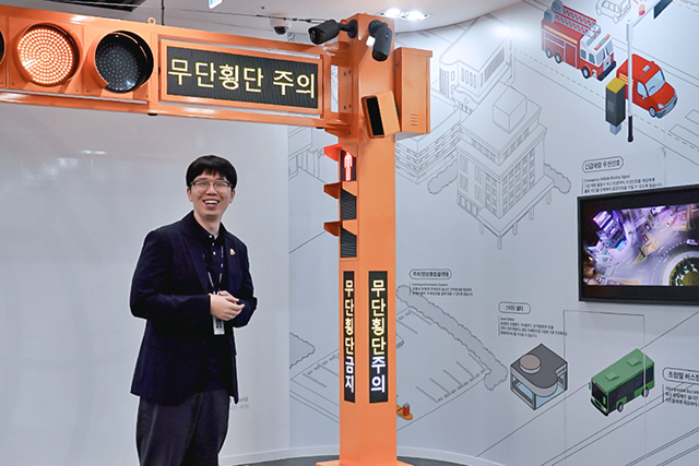 강릉시 도시정보센터 내부에 마련된 지능형교통체계(ITS) 체험 전시관 내부 모습