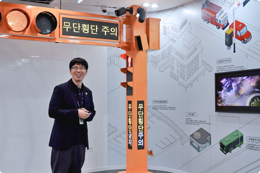 강릉시 도시정보센터 내부에 마련된 지능형교통체계(ITS) 체험 전시관 내부 모습